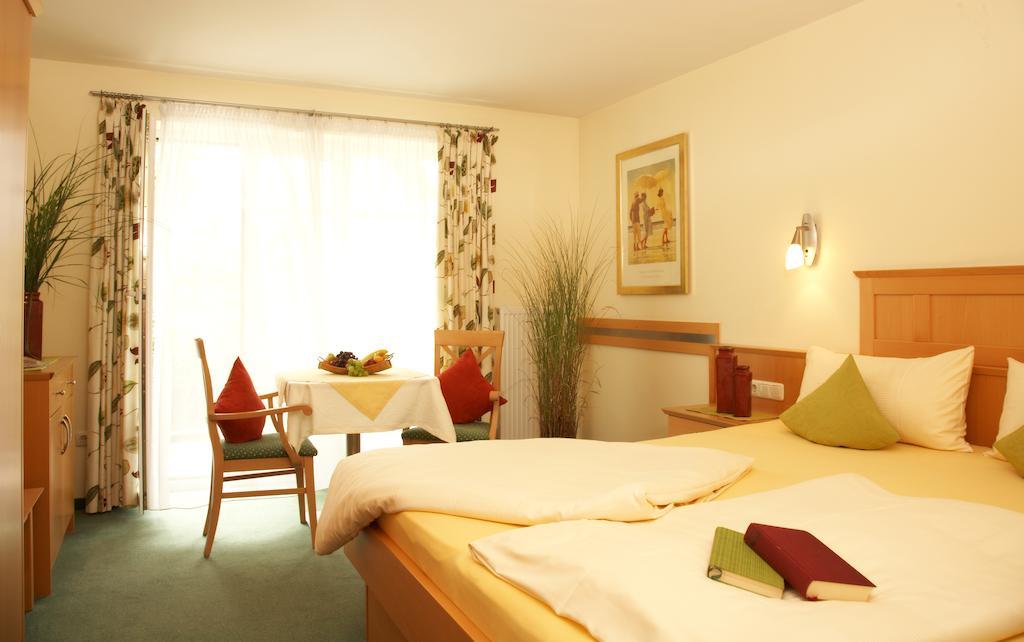 Apart-Hotel Pension Rossmayer Bad Füssing Стая снимка