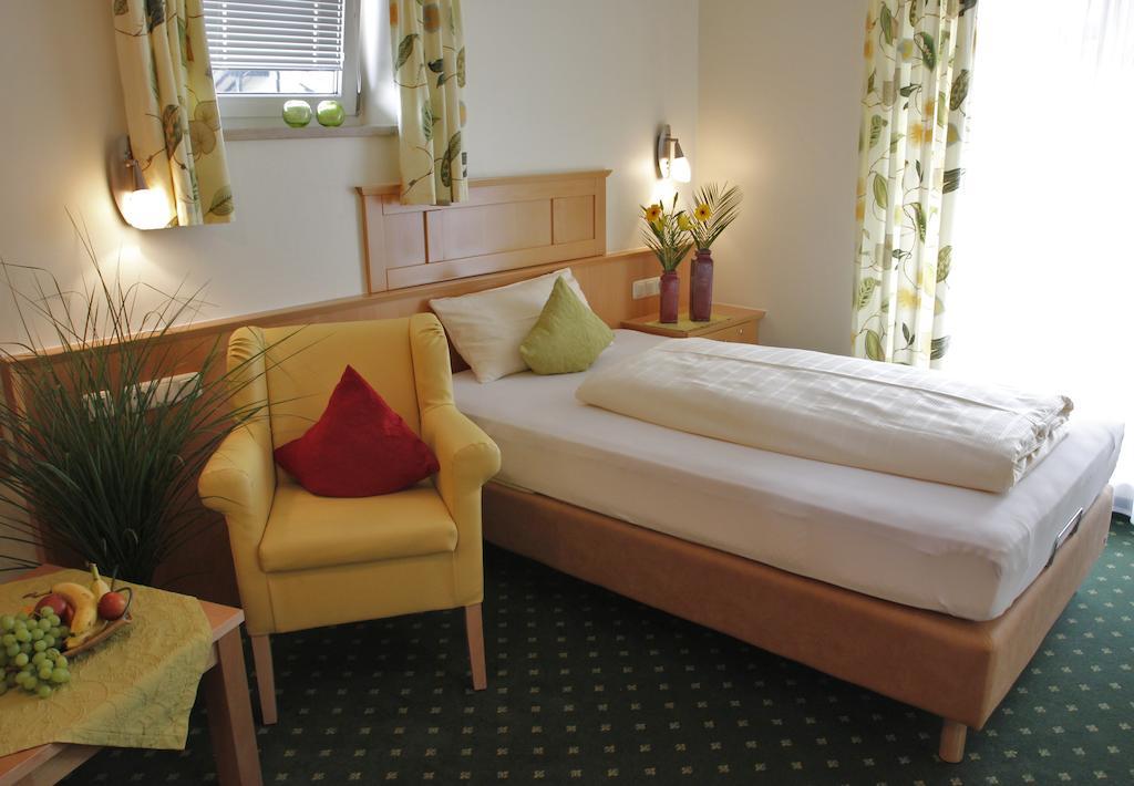 Apart-Hotel Pension Rossmayer Bad Füssing Стая снимка