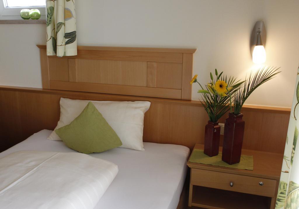 Apart-Hotel Pension Rossmayer Bad Füssing Стая снимка